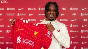 Jeremie Frimpong à sa signature avec Liverpool